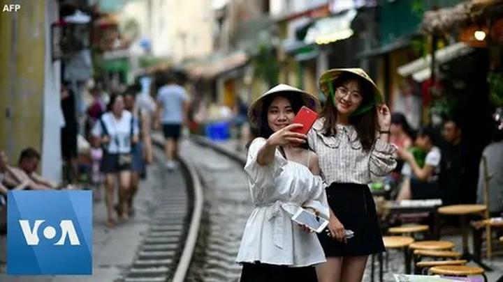 Tỏa Sáng Trên Mạng Xã Hội: Chuyên Gia Trang Điểm & Hotspot Matrix