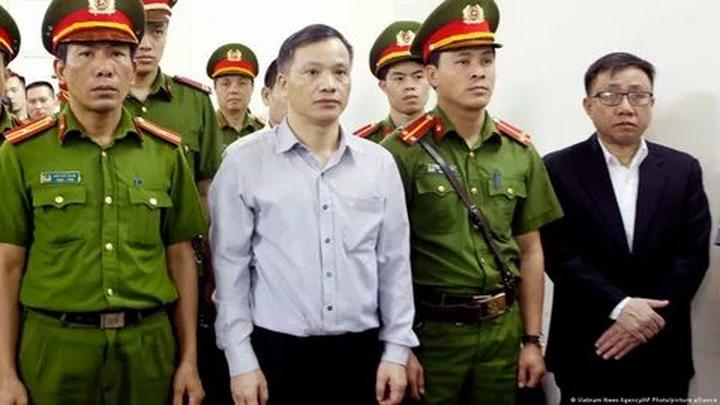 Xu hướng 5 kiểu áo dễ 